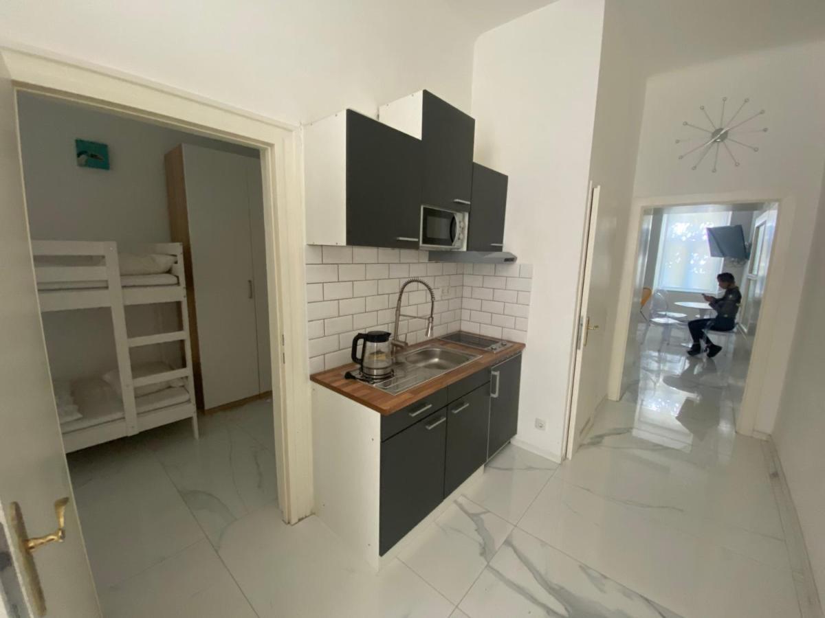 Cool City Center Apt. @ Metro And Shopping Street Vienna Exterior photo
